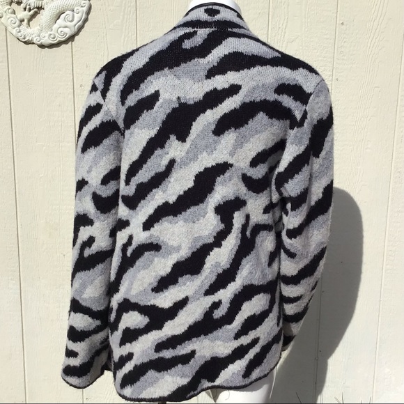 EUC Winter Camo Print Cozy Jacquard Overpiece - Picture 10 of 16